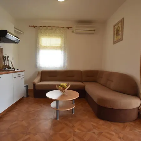 Spacious In With Garden Appartement