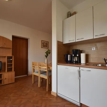 Appartement Spacious In With Garden Vodice